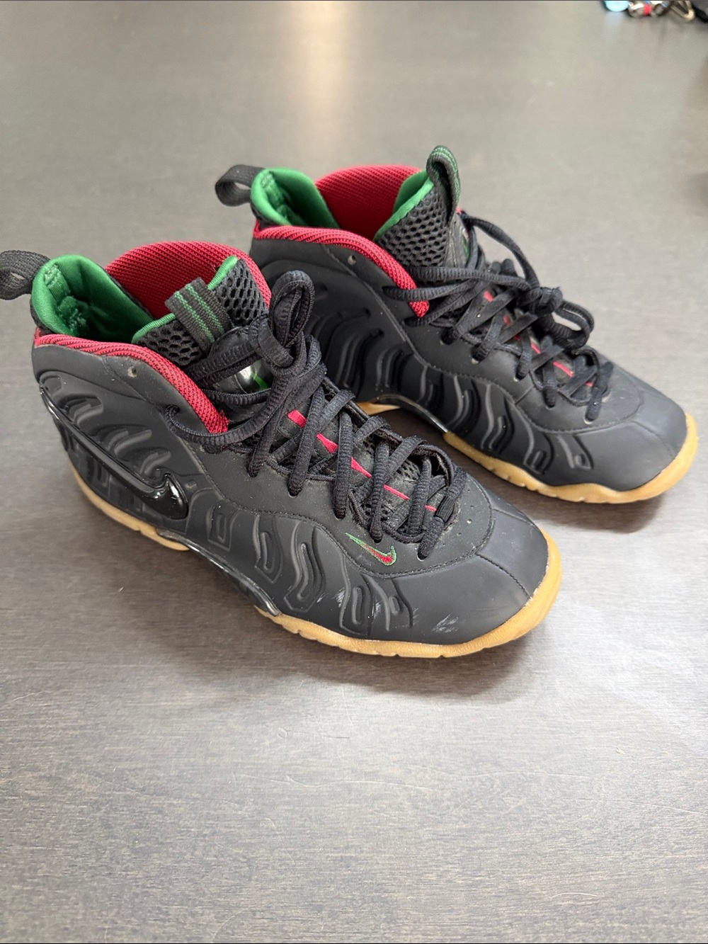 Nike Kids Black foamposite  Gucci Sneakers Red & Green Accents sz. 4Y 644792-004